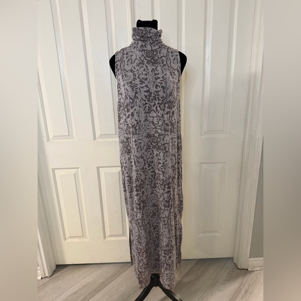 Garnet Hill Maxi Dress Sz M Gray Snake Print Resortwear Turtleneck Column Dress - Picture 2 of 12